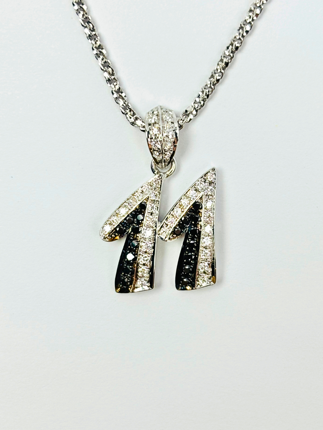 胸元で踊るピエロのダイヤペンダントトップ#652 胸元で踊るピエロの 胸元で踊るピエロのダイヤペンダントトップ#652 胸元で踊るピエロの