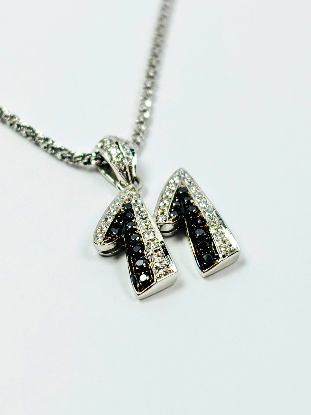 鑑定書付】ブラックダイヤモンドネックレスK18WG 38ct 鑑定書付】ブラックダイヤモンドネックレスK18WG 38ct