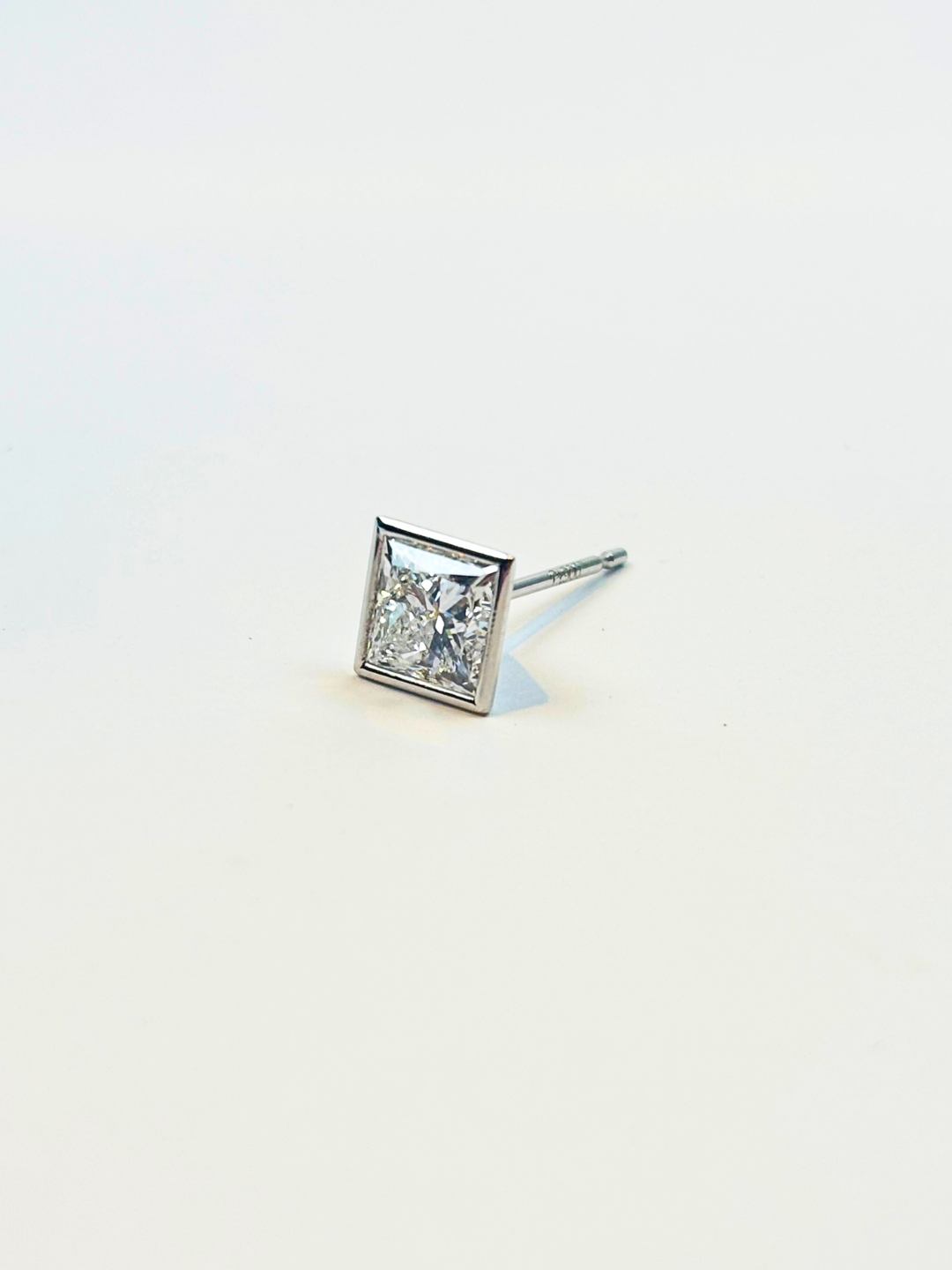 K18/Pt900 ・LGD PURE EDGE スクエアピアス/片耳