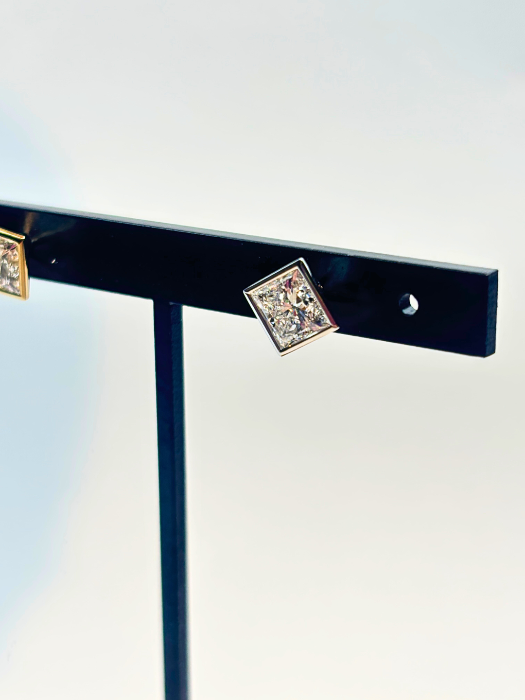 K18/Pt900 ・LGD PURE EDGE スクエアピアス/片耳