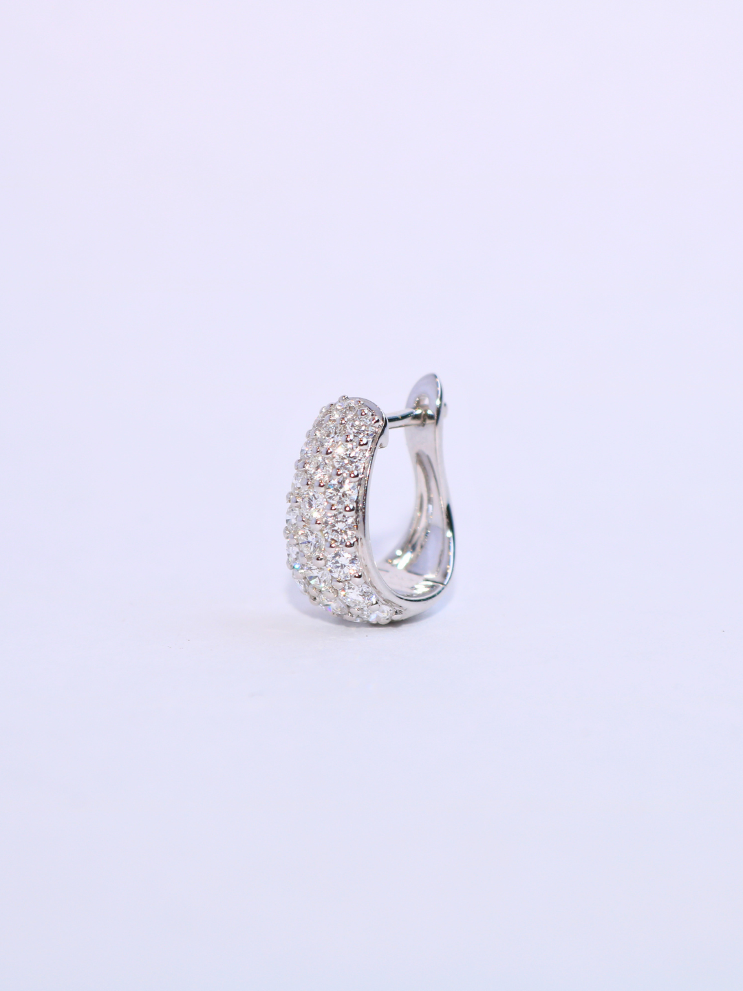 K18・WGダイヤハーフフープピアス