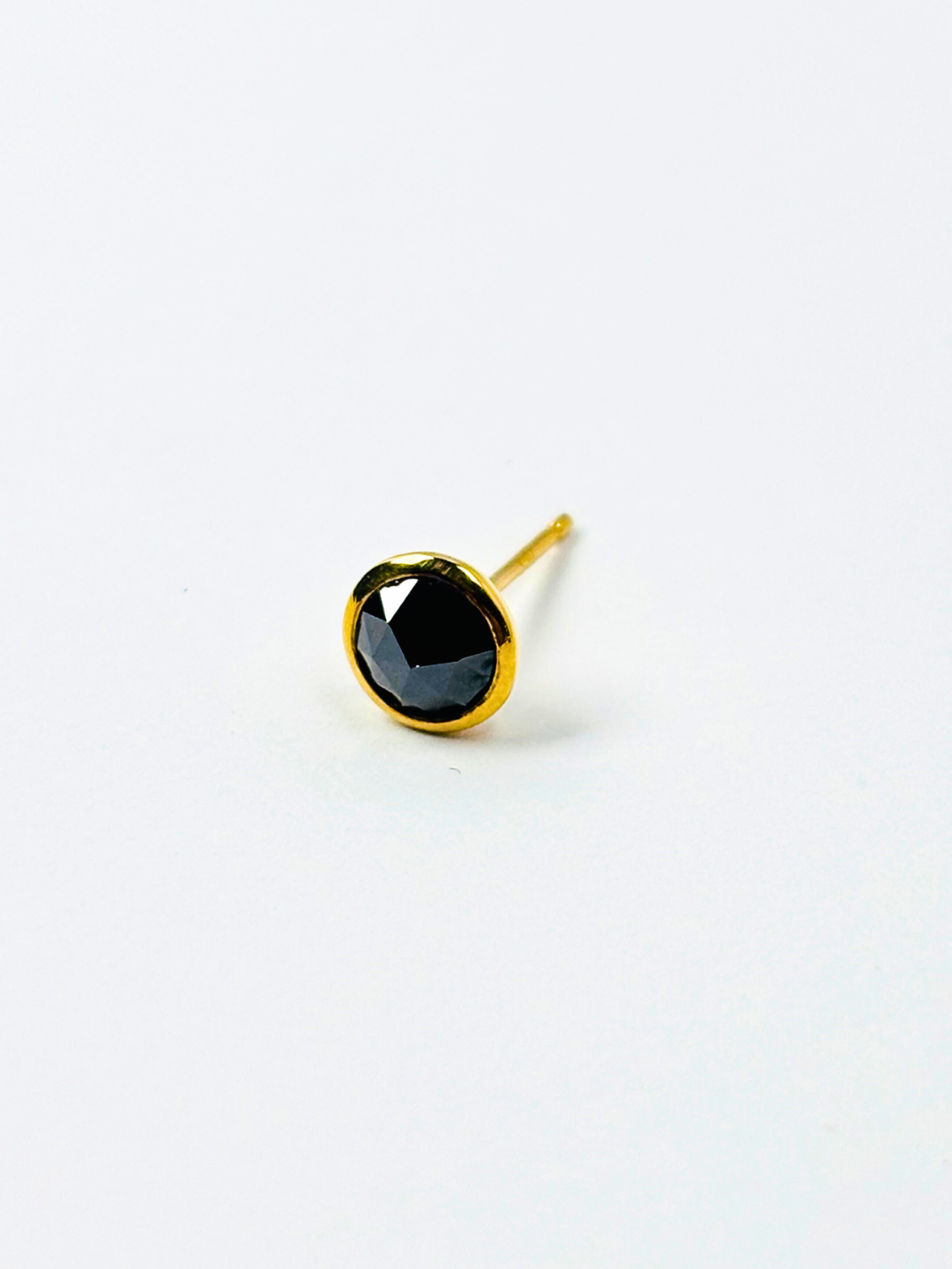 K18・1粒ブラックダイヤピアス/片耳