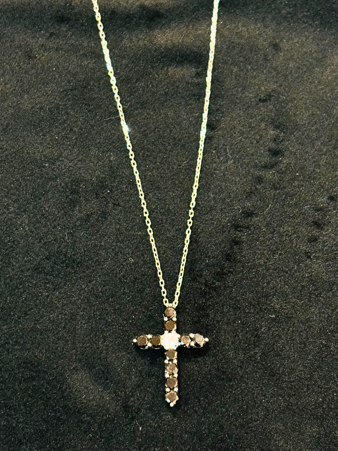 K18wg・ブラックダイヤセンターダイヤクロスペンダント