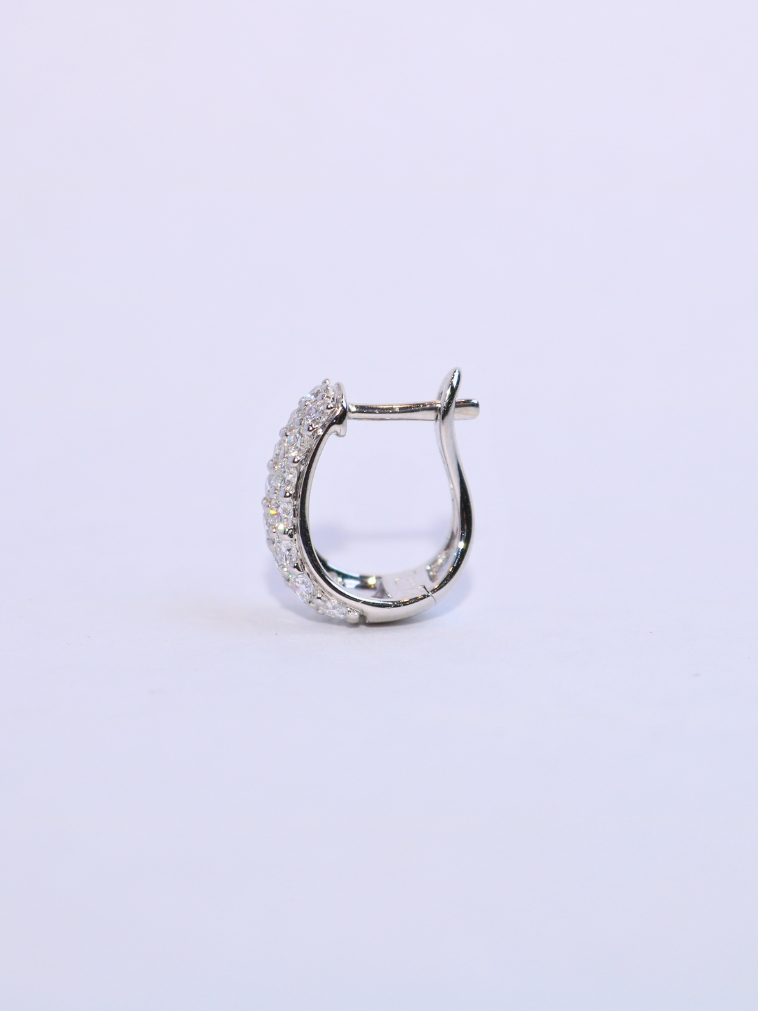 K18・WGダイヤハーフフープピアス