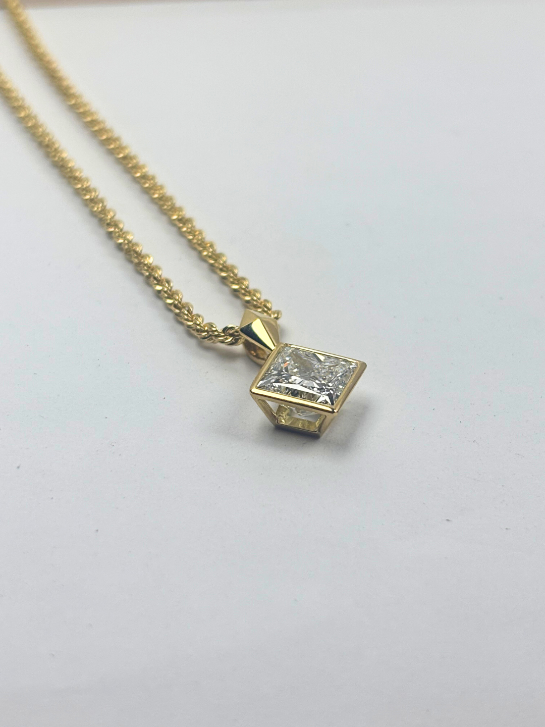 K18・LGD PURE EDGE  スクエアペンダントTOP/2ct