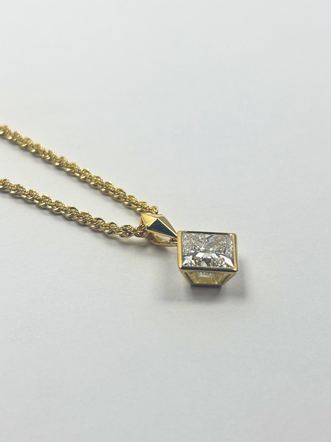 K18・LGD PURE EDGE  スクエアペンダントTOP/2ct