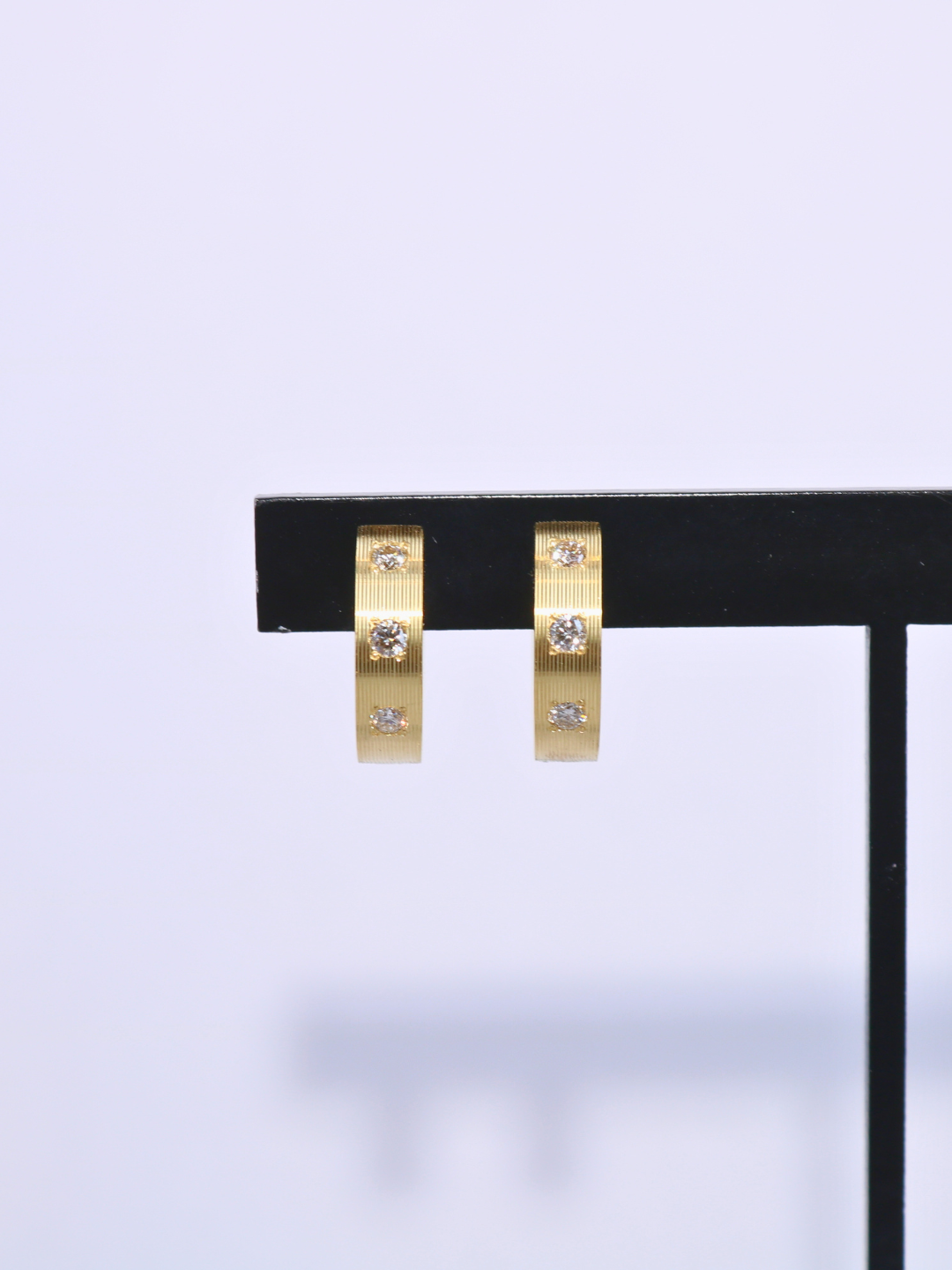 K18・ダイヤブラッシュド フープ ピアス