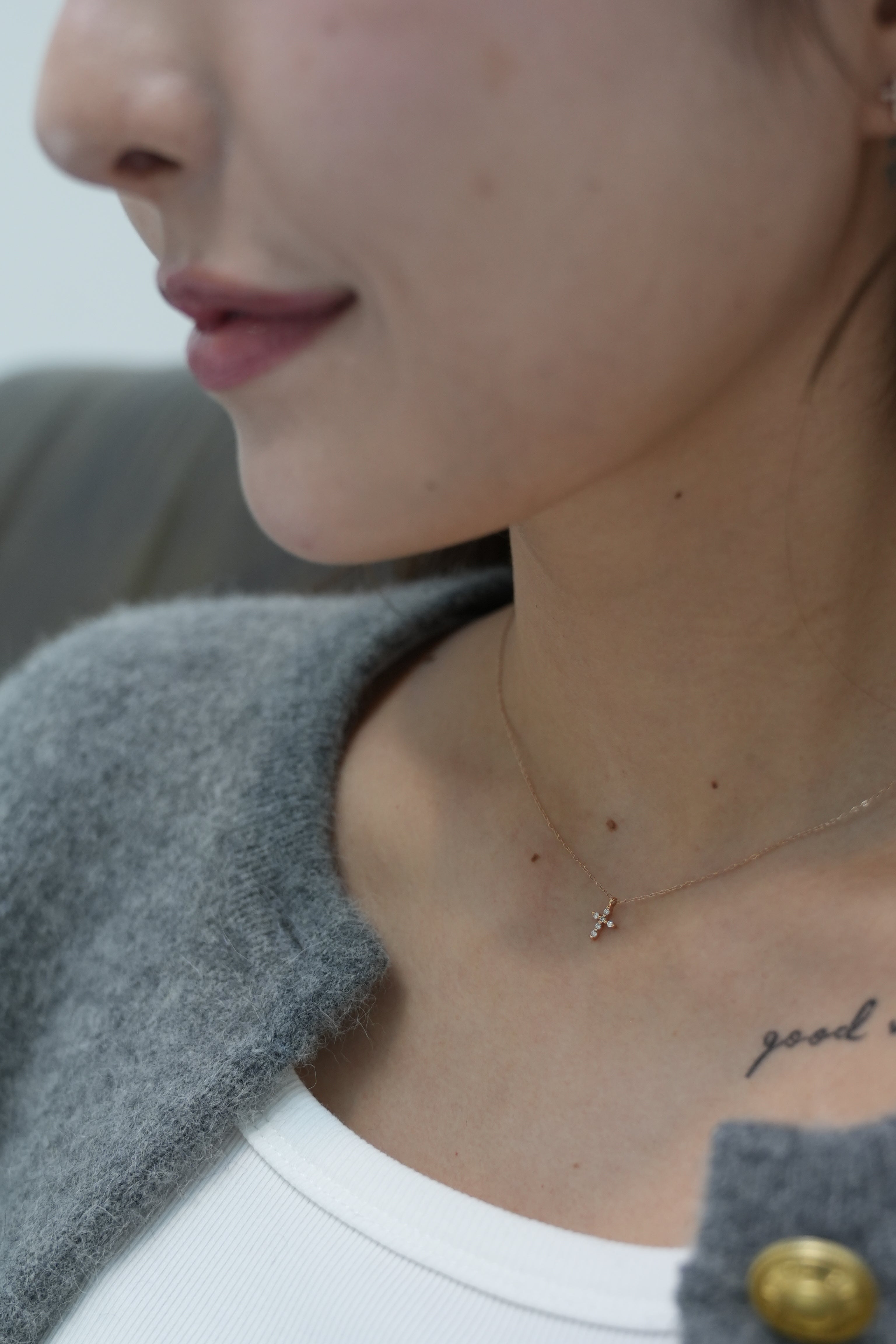 K18・ダイヤモンドプチクロスペンダント